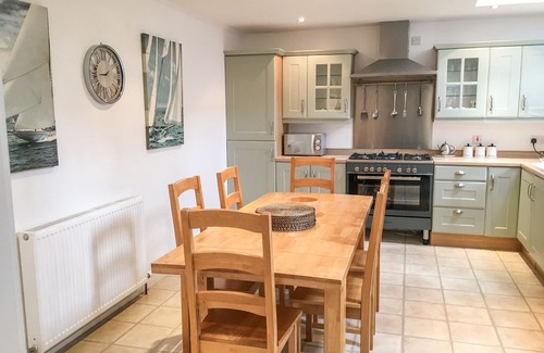 Cullen Cottage | Family-Friendly 85 Seatown Cottage with Breakfast Included