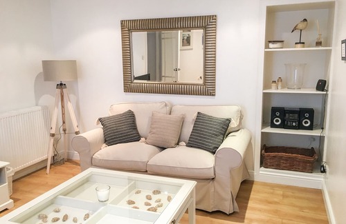 Cullen Cottage | Family-Friendly 85 Seatown Cottage with Breakfast Included