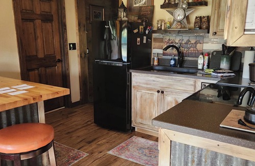 Skaneateles Cabin | Rustic Bunkhouse Retreat Minutes from Skaneateles Lake