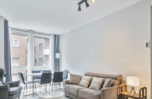 Gracia Apartment | 87. Lesseps Apartment