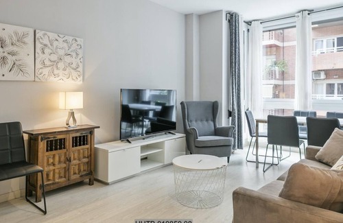 Gracia Apartment | 87. Lesseps Apartment