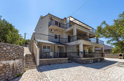 Senj Apartment | Spacious 4-Bedroom Apartment for Up to 10 Guests