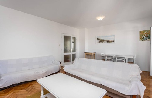 Senj Apartment | Spacious 4-Bedroom Apartment for Up to 10 Guests