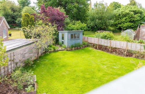 Cowes House | Welcoming 88 Baring Road: Perfect for Families and Pets