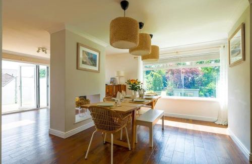 Cowes House | Welcoming 88 Baring Road: Perfect for Families and Pets