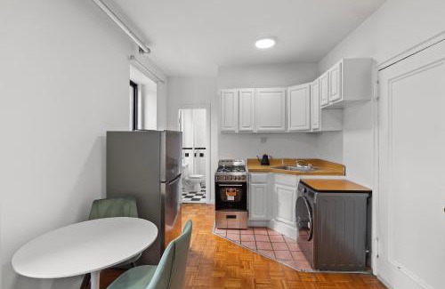 Upper East Side Apartment | Elegant 2BR Retreat on UES - Pet & Child Friendly Stay