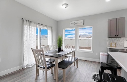 Twin Falls House | Newly Built 2-Level Townhome in Central TF - Top Rated!