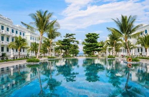 Duong To House | Beachfront 8BR Townhouse with Shared Pool in Phu Quoc
