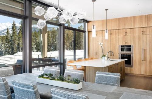 Big Sky House | Cozy 8C Jack Creek Cabin with Hot Tub near Moonlight Basin