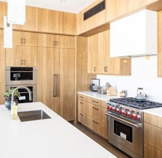 Big Sky House | Cozy 8C Jack Creek Cabin with Hot Tub near Moonlight Basin