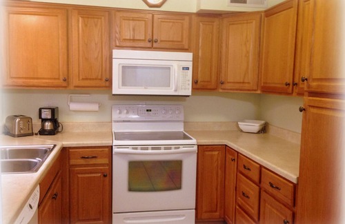 Los Alamos House | Pet-Friendly Townhouse with Patio in Los Alamos Downtown