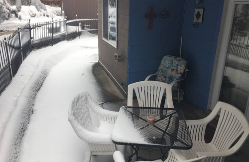 Los Alamos House | Pet-Friendly Townhouse with Patio in Los Alamos Downtown