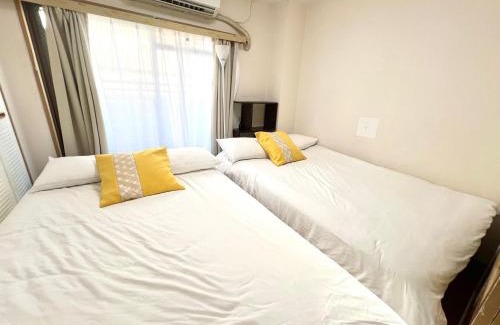 Naniwa Apartment | Convenient 8-Minute Stroll to Namba Station for Four