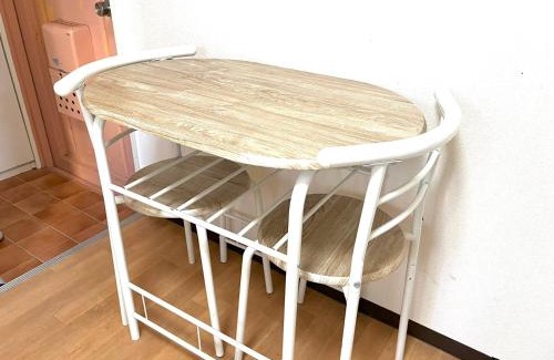 Naniwa Apartment | Convenient 8-Minute Stroll to Namba Station for Four