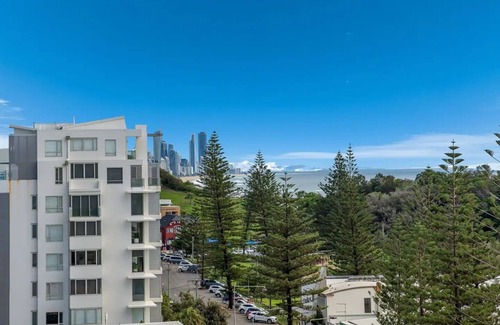 Burleigh Heads Apartment | Oceanfront 8th Floor Apartment with Pool & Scenic Views