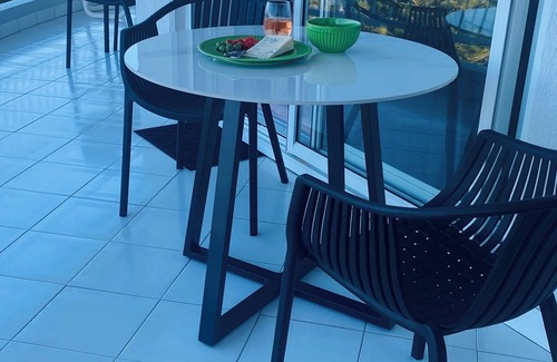 Burleigh Heads Apartment | Oceanfront 8th Floor Apartment with Pool & Scenic Views
