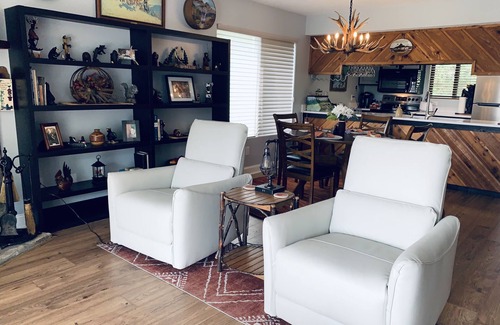 Lake Toxaway Condo | Pet-Friendly Retreat with Waterfall Views in N.C. Smoky Mountains