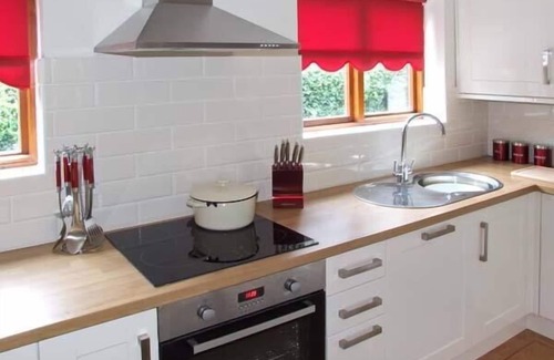 City Centre Cottage | Family-Friendly Stay at 9 Bancroft Place, Stratford-Upon-Avon