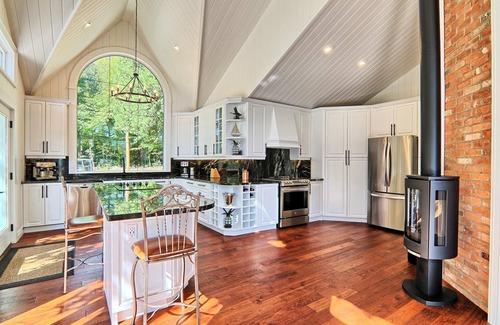 Port Carling Cottage | Relaxing Lake Rosseau Cottage with Private Beach Access