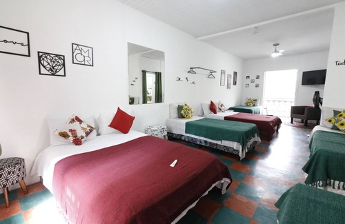 Bela Vista House | Spacious 9-Bedroom House on Paulista for Large Groups
