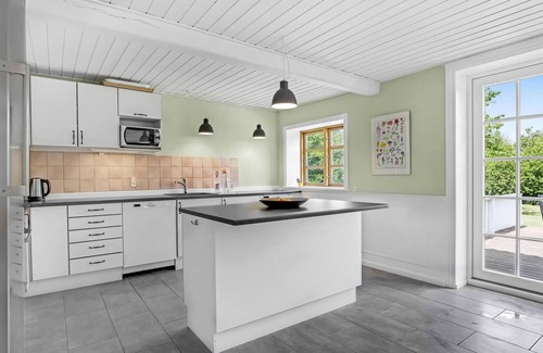 Spidsegard House | Pet-Friendly 9-Room Apartment in Beautiful Nexø