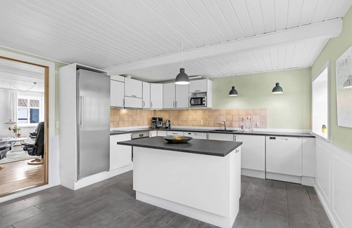 Spidsegard House | Pet-Friendly 9-Room Apartment in Beautiful Nexø