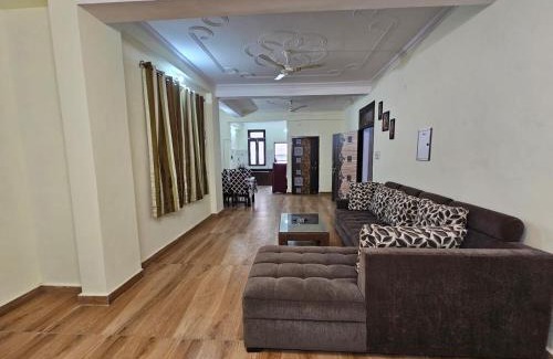 Alambagh Apartment | Family-Friendly 9 BHK Retreat in Krishna Nagar, Lucknow