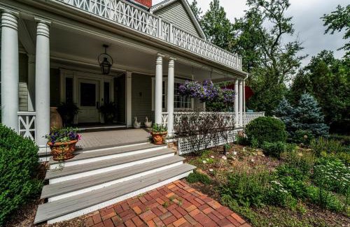 Broadmoor House | Discover Family-Friendly Stays at 9 Broadmoor Ave