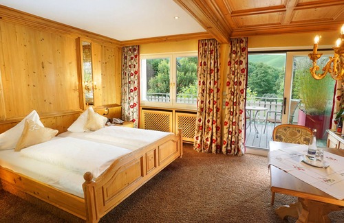 Durbach Apartment | Experience Comfort at 9 Joseph Junior Suite with Spa & Breakfast