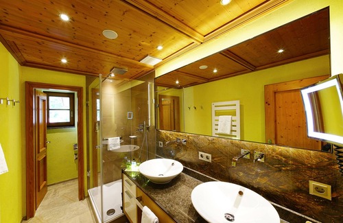 Durbach Apartment | Experience Comfort at 9 Joseph Junior Suite with Spa & Breakfast