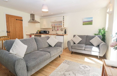 Watchet Cottage | Pet-Friendly 9 Malthouse Court: Character by the Sea