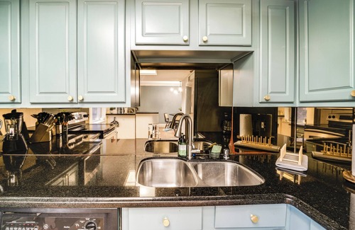 North Dallas Condo | 9 Mi to Dtwn Dallas: Condo w/Patio!
