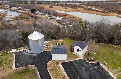 Dennis Cottage | 9 Mi to Dtwn Granbury: Getaway w/Water Views