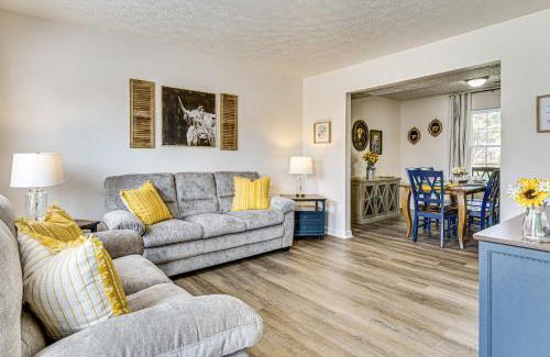 Wayne House | 9 Mi to Dtwn Indianapolis Family-Friendly Home!
