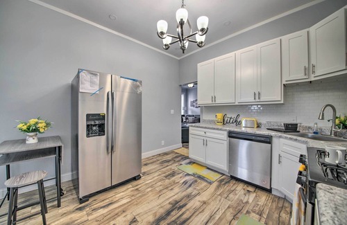 St. Louis House | Vibrant St Louis Home with Spa & Kitchen Near Downtown