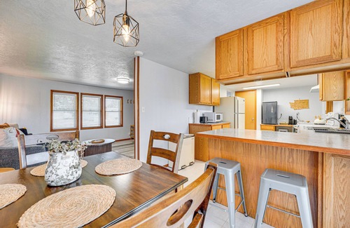 George Cottage | 9 Mi to The Gorge: Updated Retreat w/Yard!