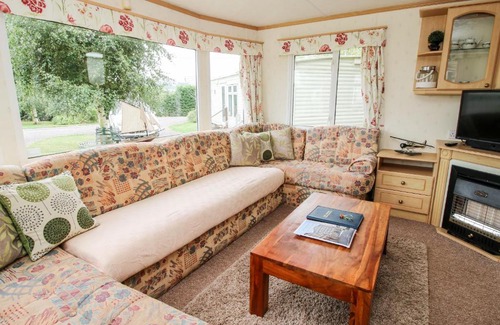 Much Wenlock House | Discover 9 Old Orchard: Pet-Friendly Family Retreat