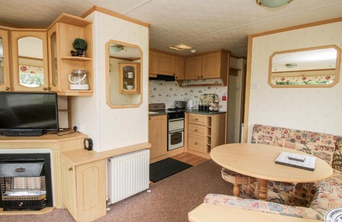 Much Wenlock House | Discover 9 Old Orchard: Pet-Friendly Family Retreat