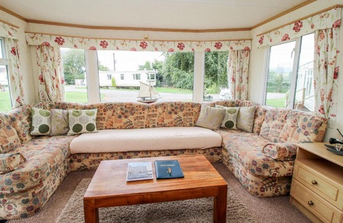 Much Wenlock House | Discover 9 Old Orchard: Pet-Friendly Family Retreat
