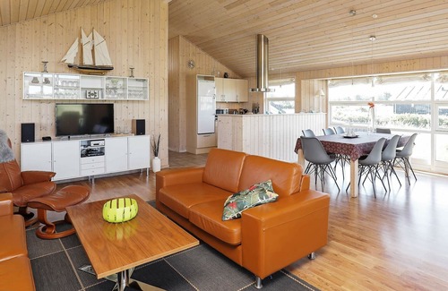 Hirtshals House | Perfect 9-Person Holiday Home in Hirtshals with Spa