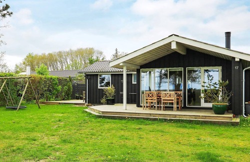Nørre Hurup House | Spacious 9-Person Holiday Home with Oceanfront Views