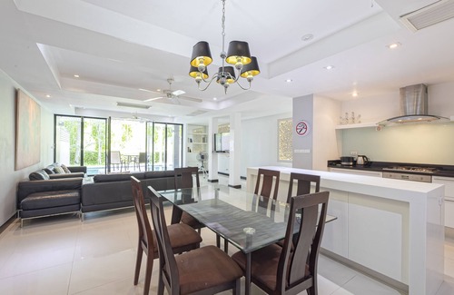 Kathu Villa | Relaxing Townhouse with Private Pool Near Patong Beach