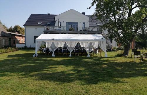 Muritz Apartment | Spacious 9-Person Vacation Rental with Pool & Pet-Friendly