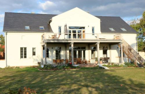 Muritz Apartment | Spacious 9-Person Vacation Rental with Pool & Pet-Friendly