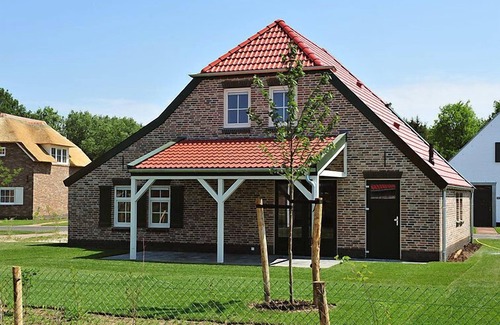 Roggel House | Spacious 9-Person Getaway with Pool and Spa Amenities