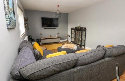 Roch House | Pet-Friendly Retreat at 9 Pilgrims Way - Rated 9.7/10