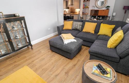 Roch House | Pet-Friendly Retreat at 9 Pilgrims Way - Rated 9.7/10