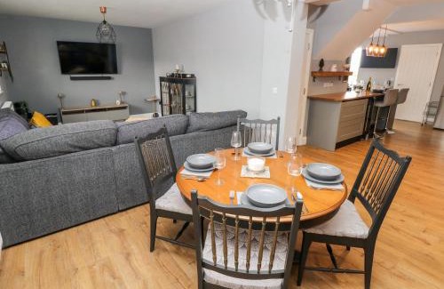 Roch House | Pet-Friendly Retreat at 9 Pilgrims Way - Rated 9.7/10