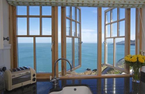 Chillington House | Exceptional 9 Prospect House: Family-Friendly with Pool