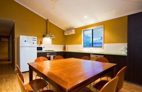Exmouth House | Cozy Pet-Friendly Holiday Home at 9 Skipjack Circle